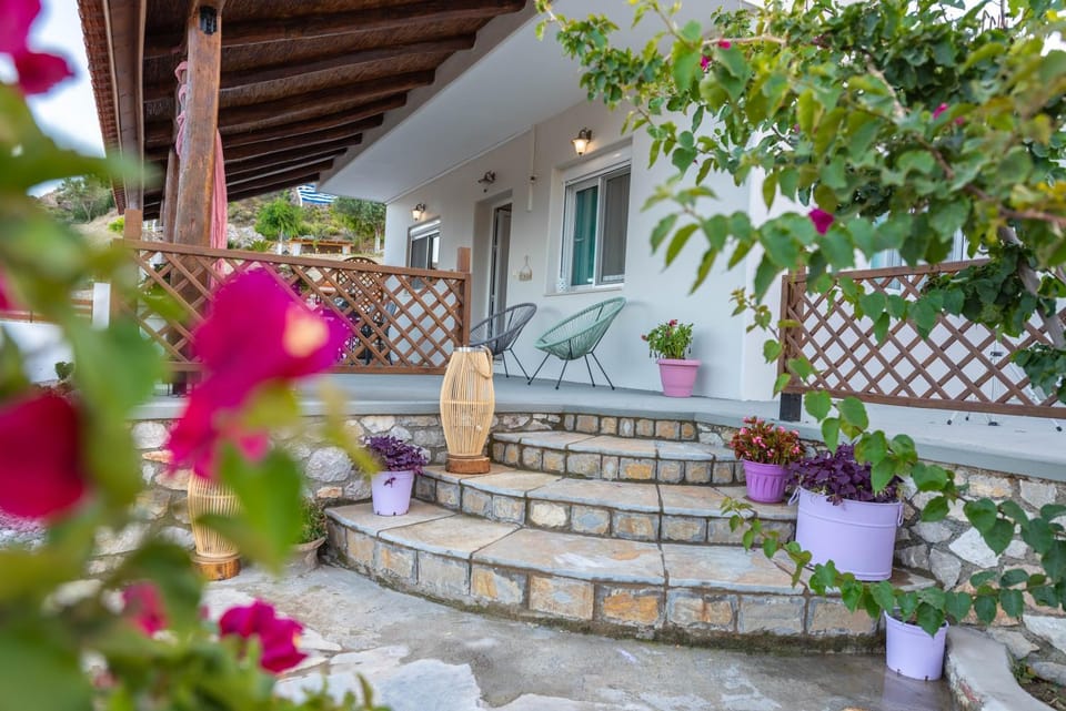 Patio, Facade/entrance, Garden, Balcony/Terrace