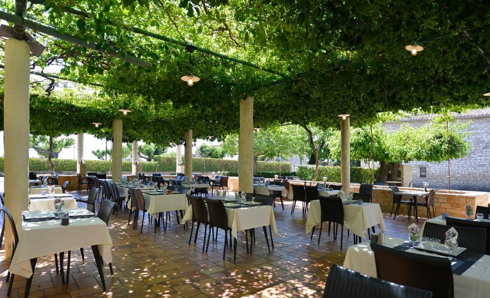 HOTEL RESTAURANT LES STALAGMITES Hotel in Provence-Alpes-Côte d'Azur