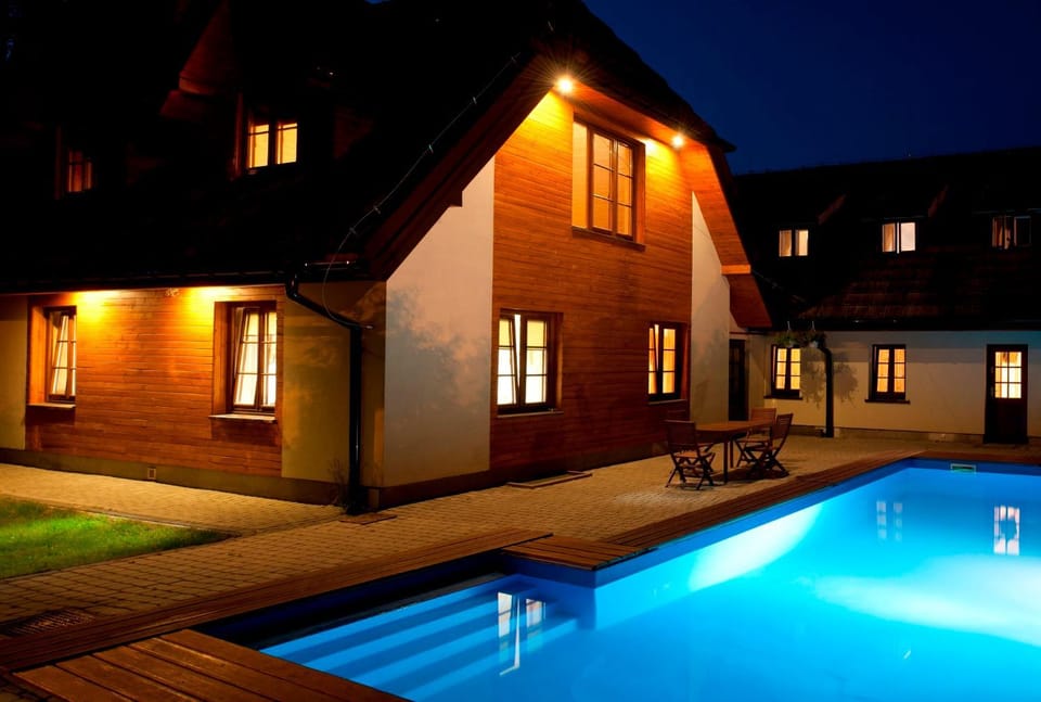 Property building, Swimming pool, Swimming pool