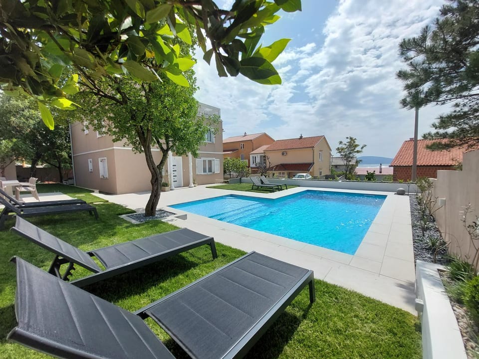Swimming pool, Swimming pool