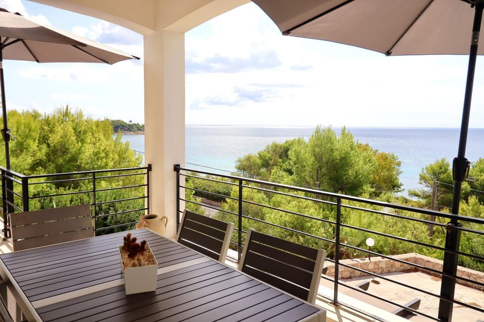 Natural landscape, View (from property/room), Balcony/Terrace, Seating area, Dining area, Sea view
