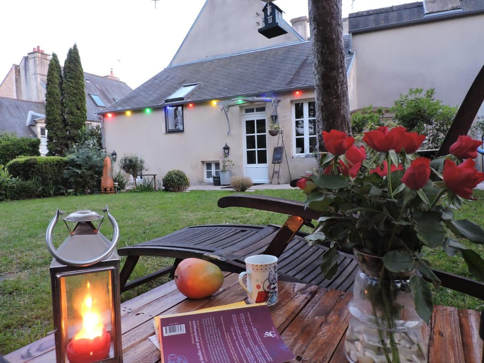 Facade/entrance, Garden