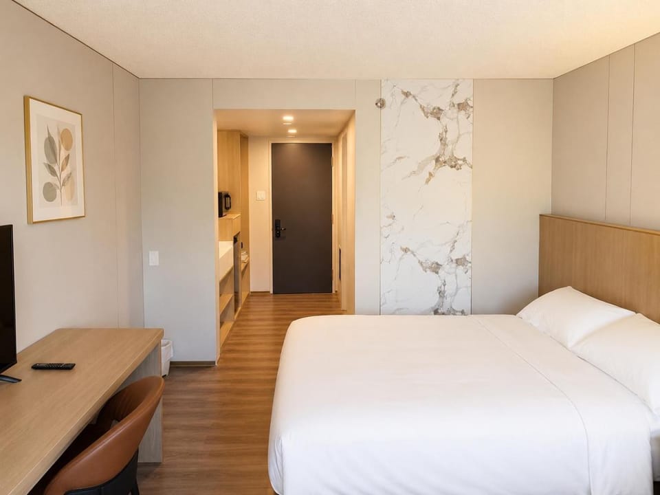 Photo of the whole room, Bedroom