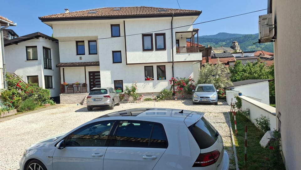 Property building, Day, Mountain view