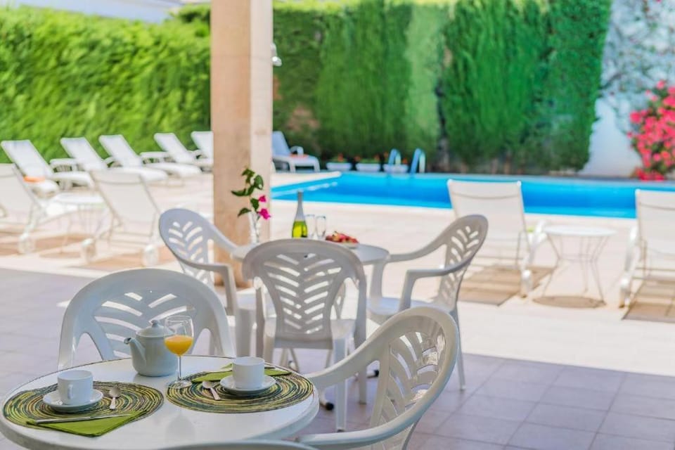 Patio, Garden, View (from property/room), Seating area, Garden view, Swimming pool, sunbed