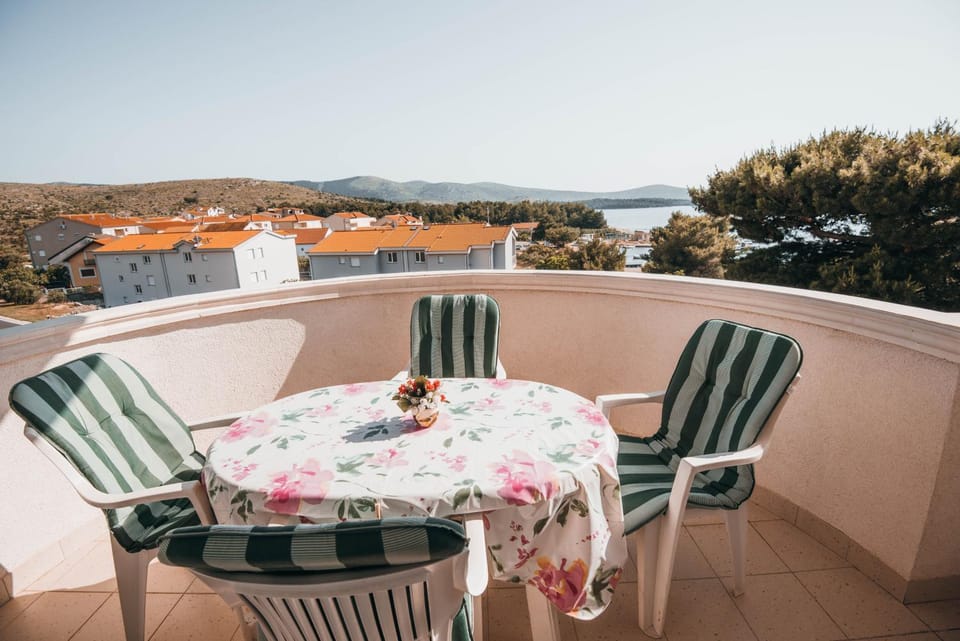 Natural landscape, Balcony/Terrace, Garden view, Mountain view, Sea view