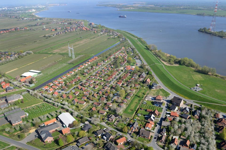Ferienhaus Robinson im Feriendorf Altes Land direkt an der Elbe House in Lower Saxony, Germany