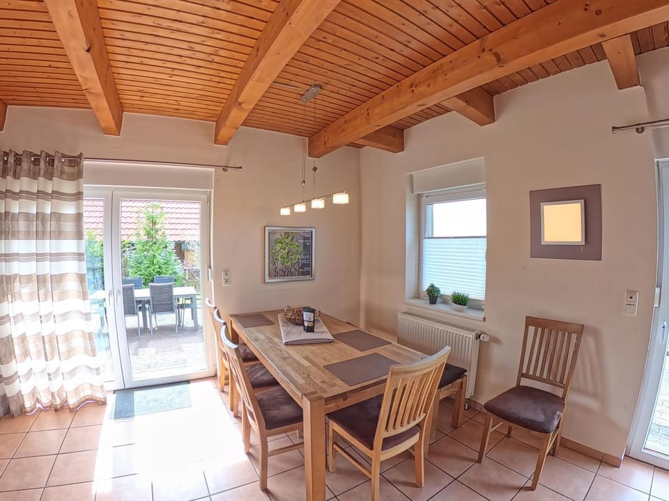Premium-Ferienhaus Herbstprinz im Feriendorf Altes Land direkt an der Elbe House in Schleswig-Holstein