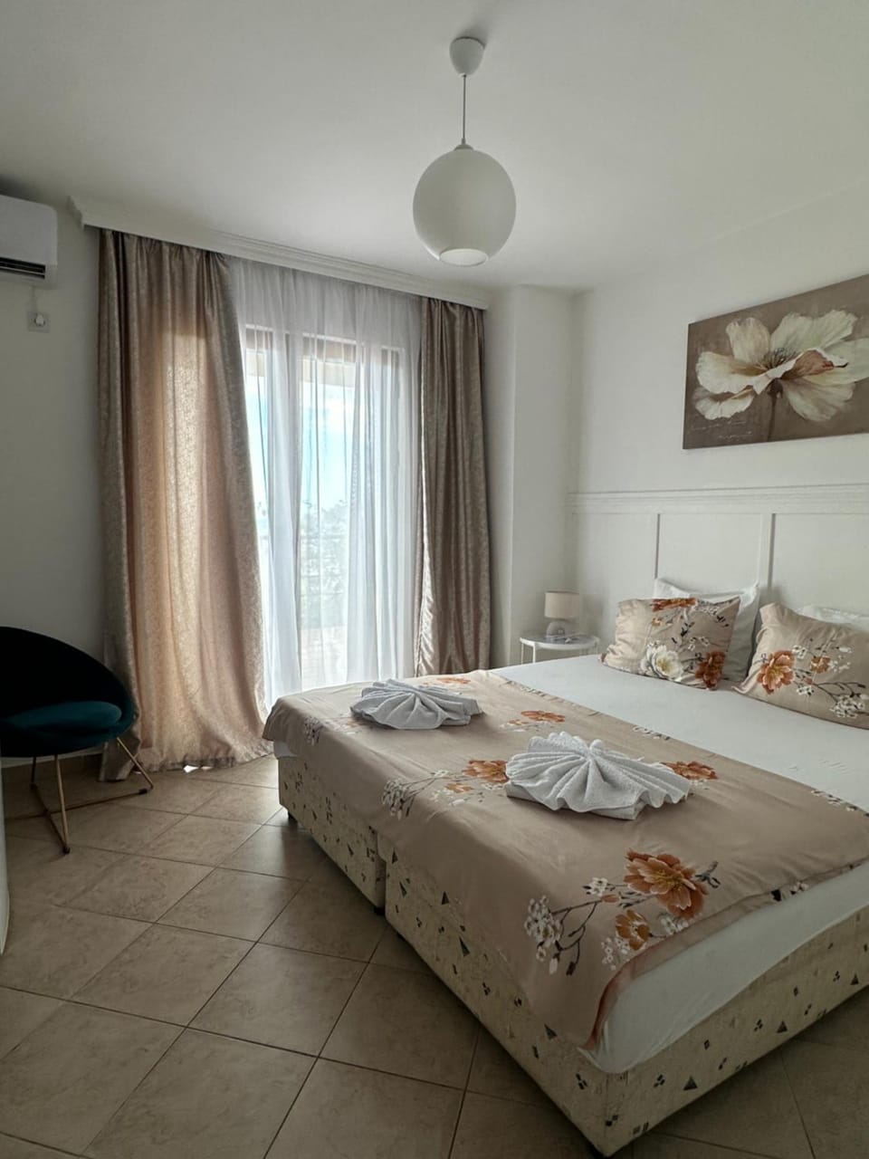 Bed, Bedroom, towels, air conditioner