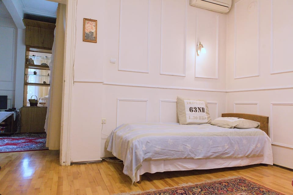 Bed, Bedroom, air conditioner