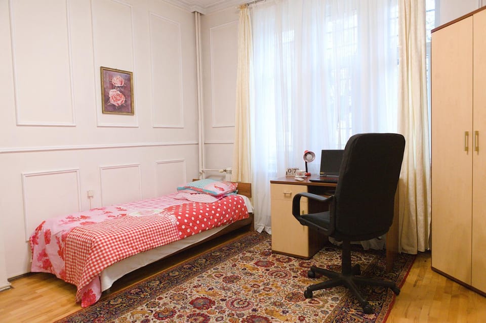 Bed, Living room, Photo of the whole room, Bedroom, wardrobe