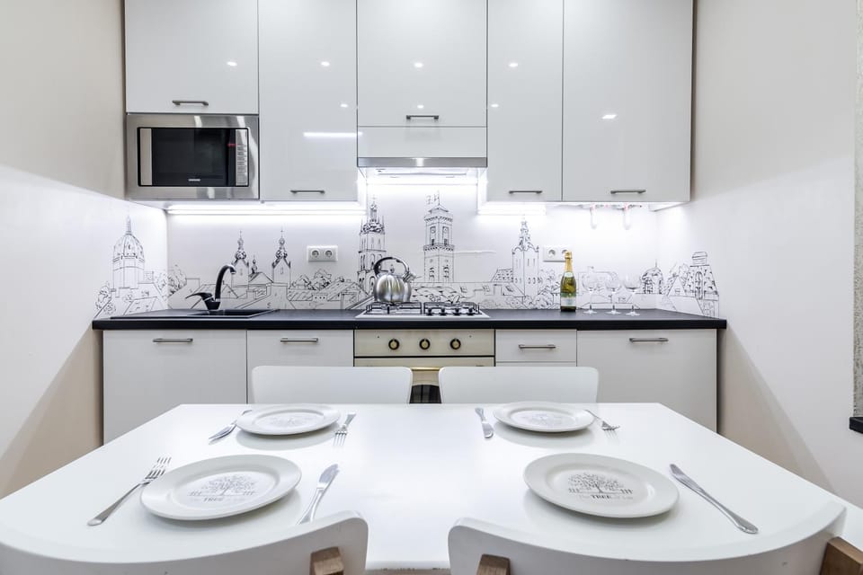 Kitchen or kitchenette, Dining area