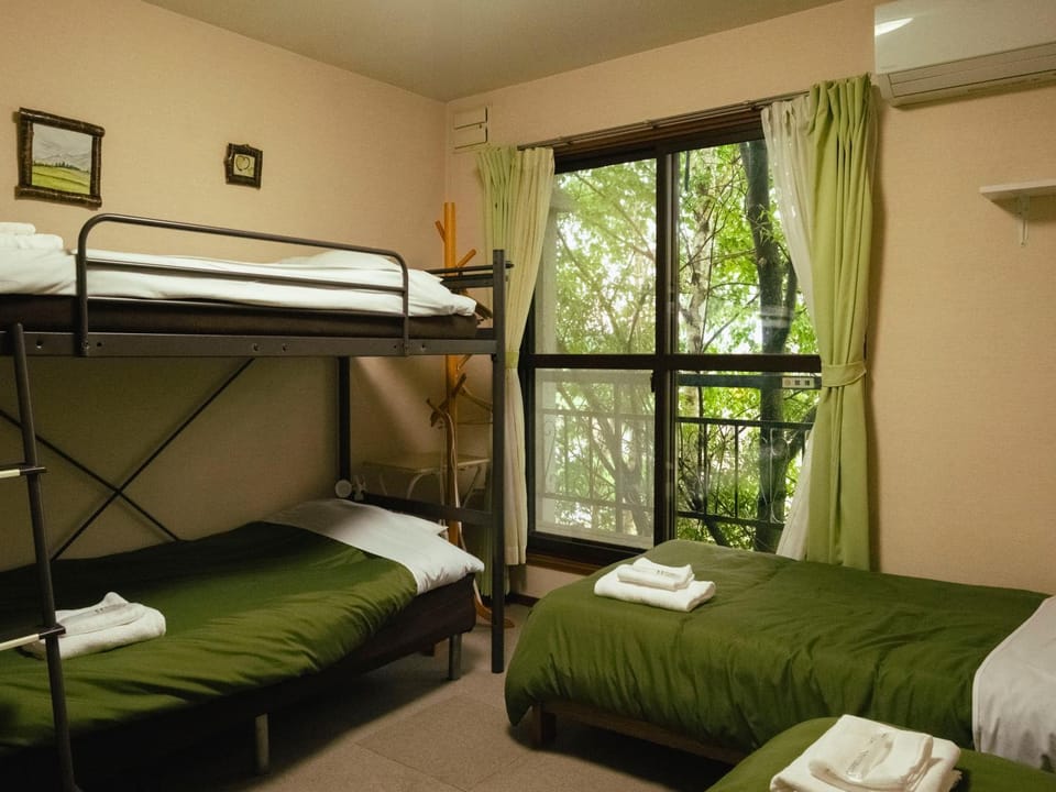 Bed, Photo of the whole room, Bedroom, bunk bed, towels