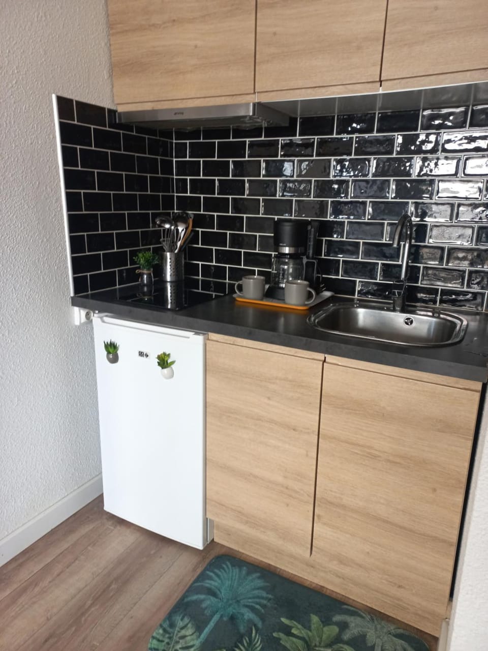 Kitchen or kitchenette, stove