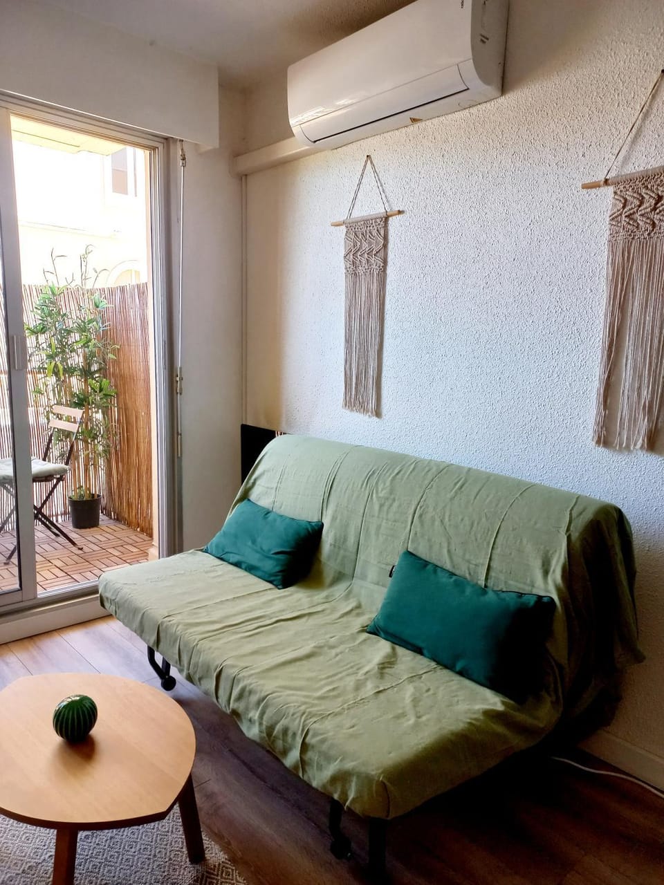 Living room, air conditioner