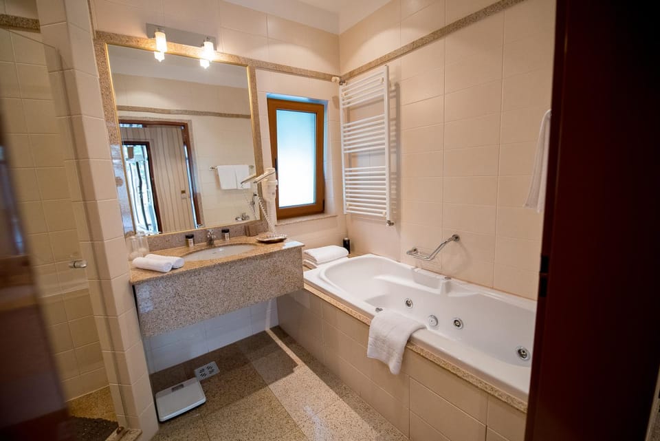 Shower, Bath