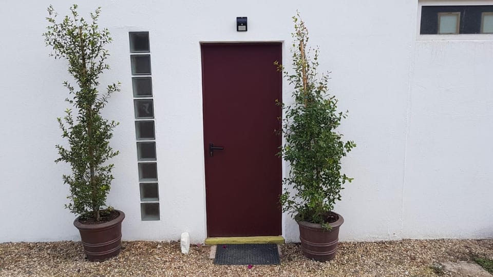 Facade/entrance, Off site