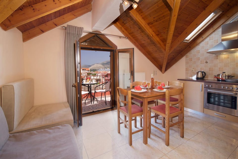 Balcony/Terrace, Dining area