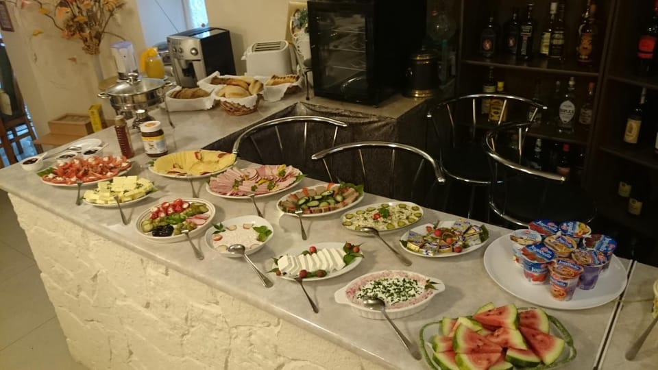 Food and drinks, Food, Buffet breakfast, Drinks