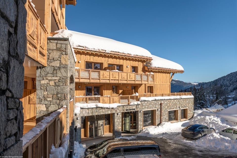Property building, Day, Winter