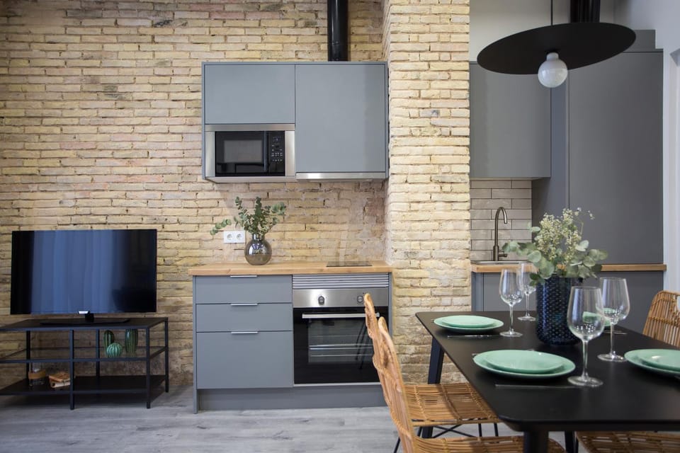 Kitchen or kitchenette, Dining area