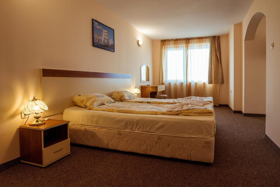 Photo of the whole room, Bedroom, towels