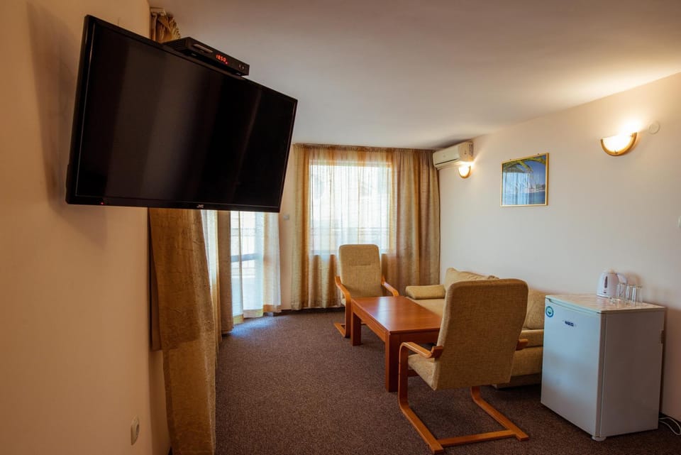 Communal lounge/ TV room, Seating area