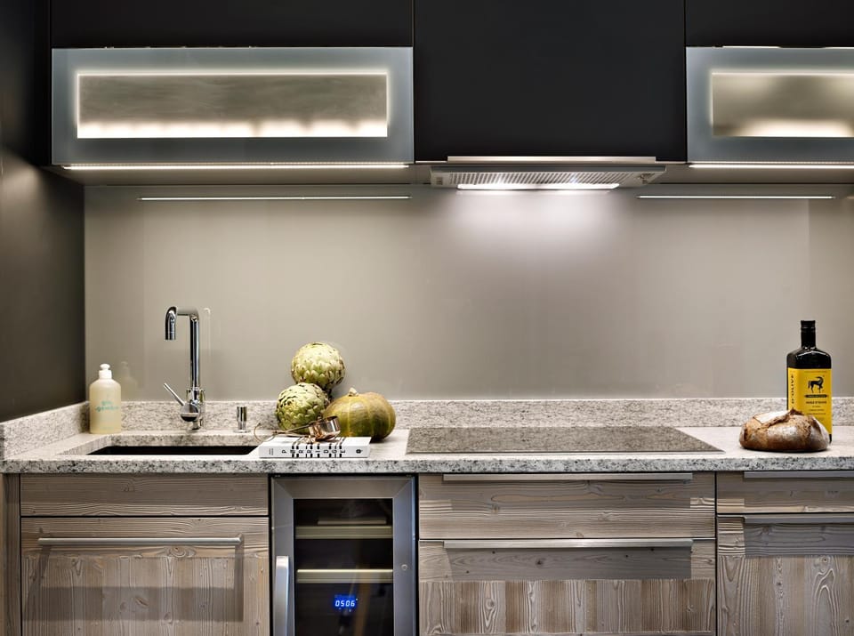 Dining area, kitchen