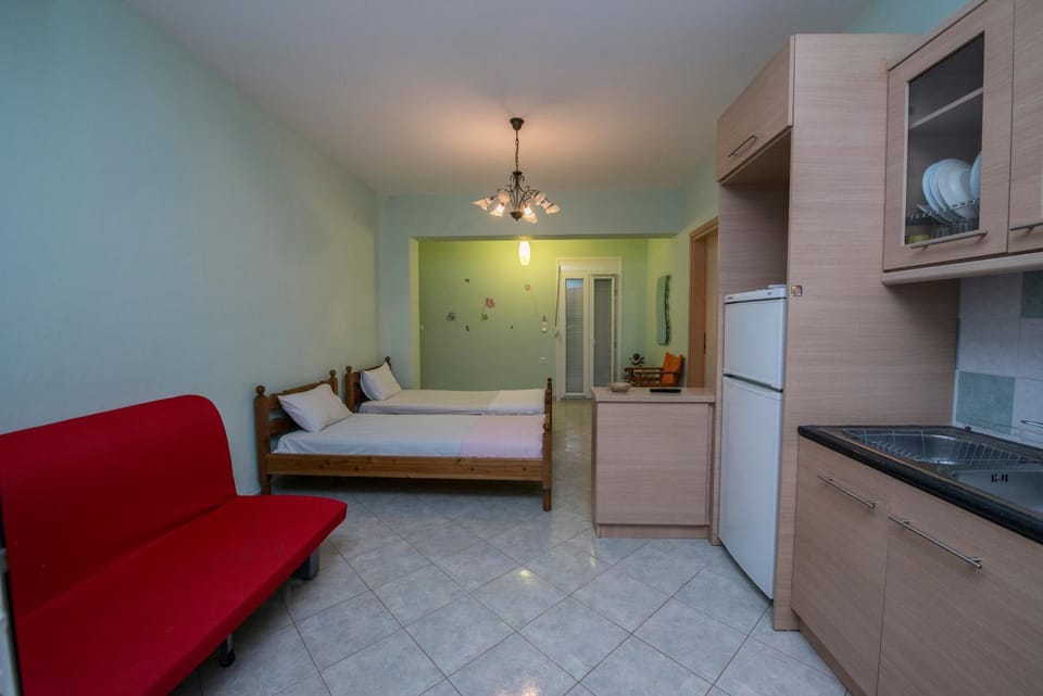 Bed, Kitchen or kitchenette, Photo of the whole room, Bedroom