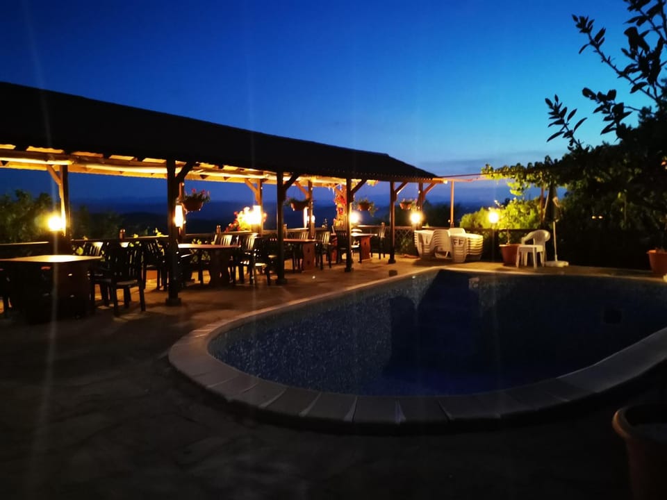 Night, Banquet/Function facilities, Pool view, Swimming pool, sunbed
