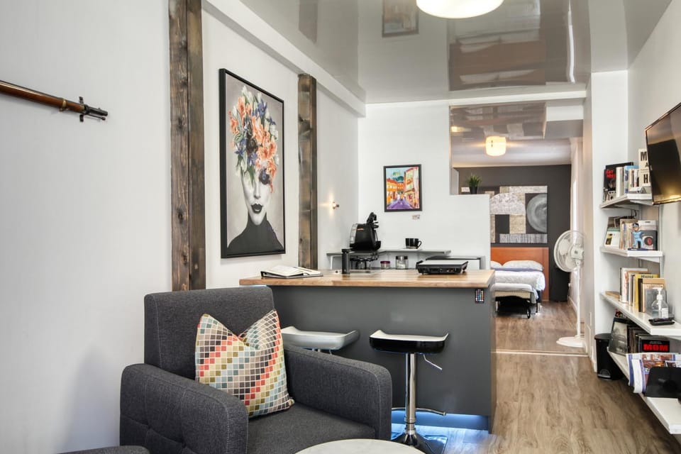 Place des Arts by Hébergements DCL Apartment in Quebec City
