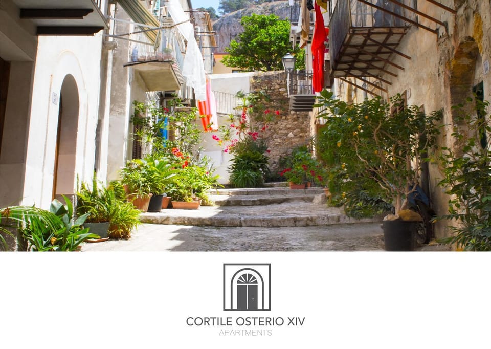 Patio, Facade/entrance, Property logo or sign, Garden, Floor plan, Street view