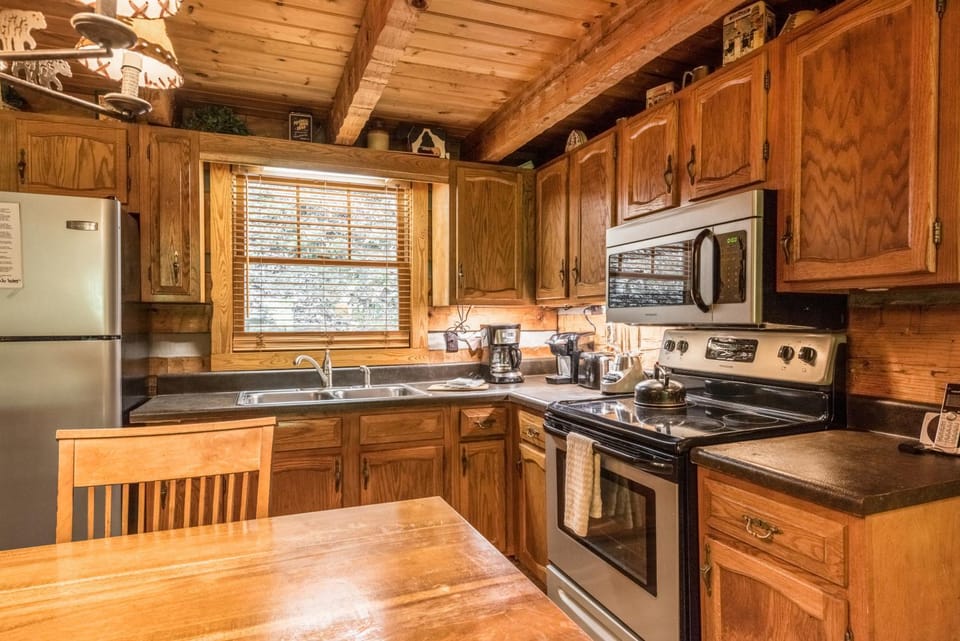 Kitchen or kitchenette, Dining area, dishwasher, oven, stove, toaster