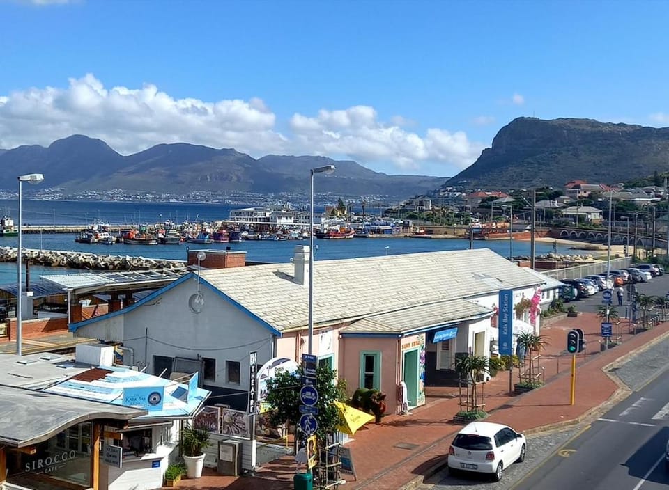 Nearby landmark, Natural landscape, Mountain view, Sea view