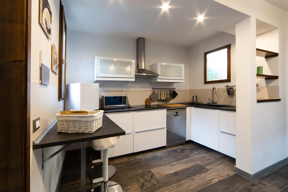 Communal kitchen, Internal: Not applicable to any particular room