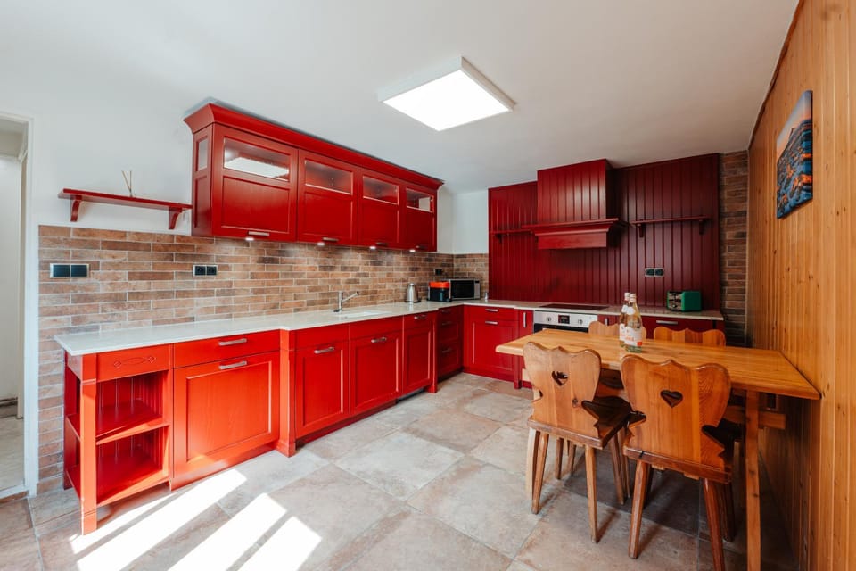 Kitchen or kitchenette, Dining area, dishwasher, oven, stove