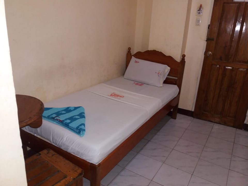 Bee Hub Pension Hostel in Caraga