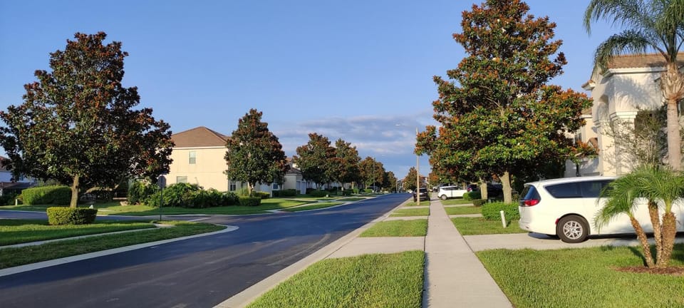 Neighbourhood, Street view, Location