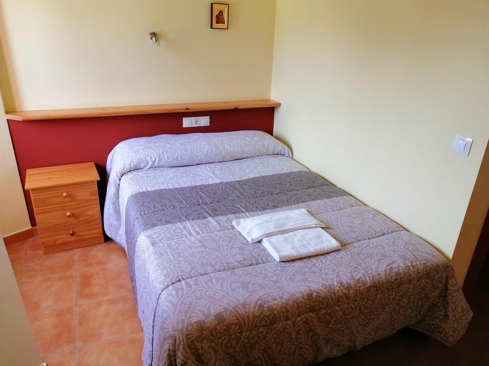 Shower, Toilet, Patio, Staff, Bathroom, TV and multimedia, Bedroom, City view, Street view