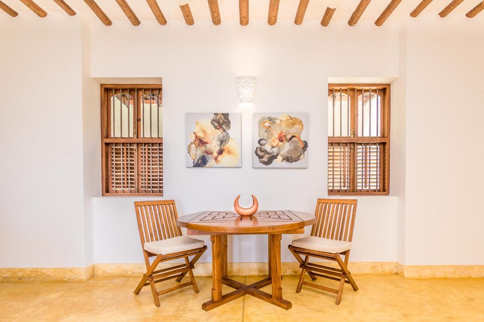 Restaurant/places to eat, Seating area