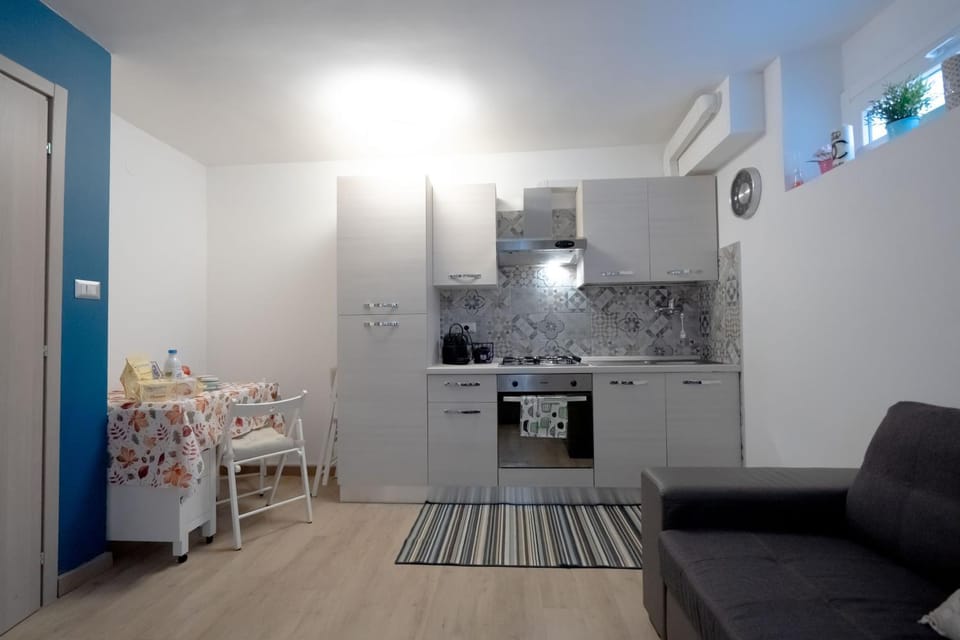 Property building, Kitchen or kitchenette, kitchen, kitchen