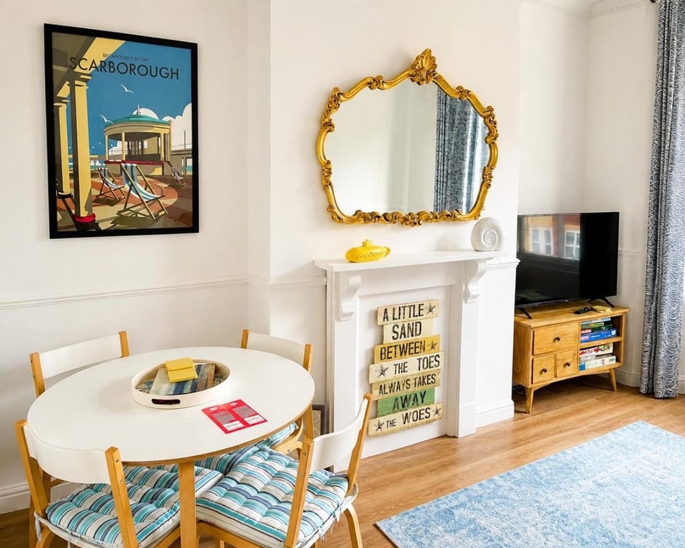 Granby House Holiday Apartments, Apartment 2, In the Old Town, 5 minutes walk to South Bay Beach, Free on street parking Apartment in Scarborough