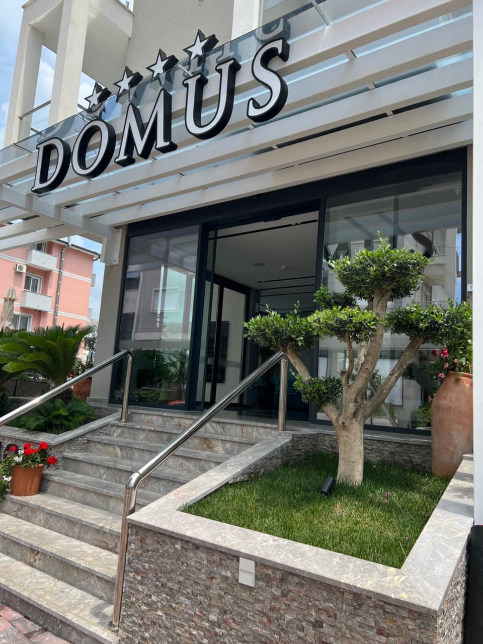 Property building, Facade/entrance