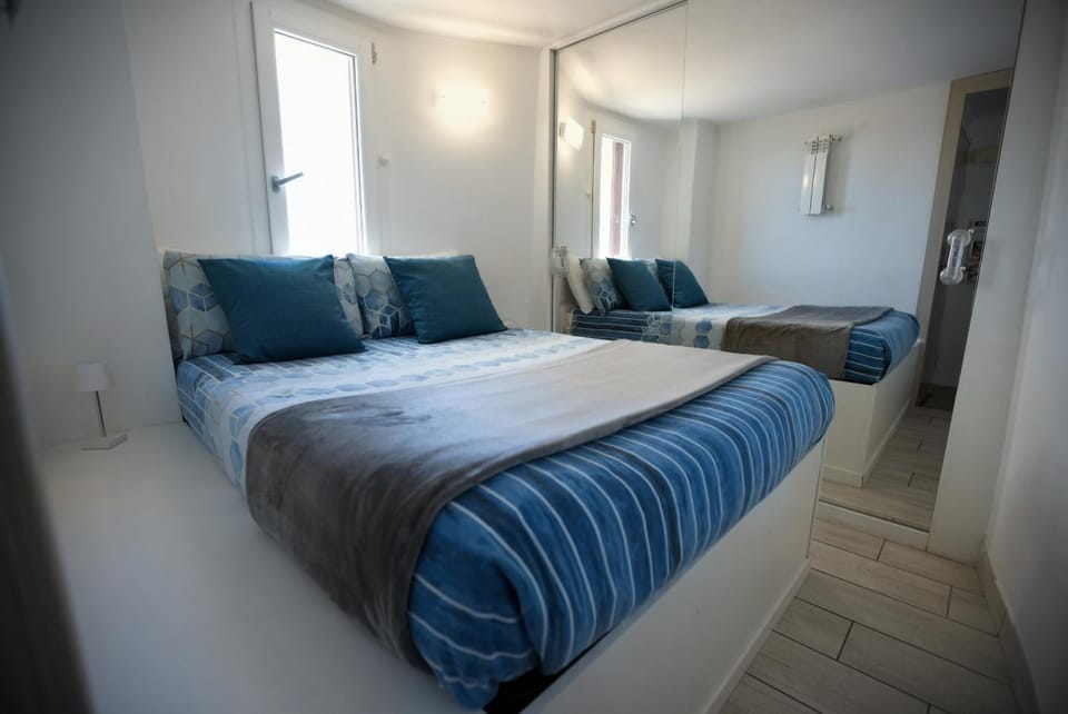 Living room, Bedroom