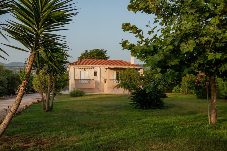 Property building, Spring, Day, Natural landscape, Garden, Garden view