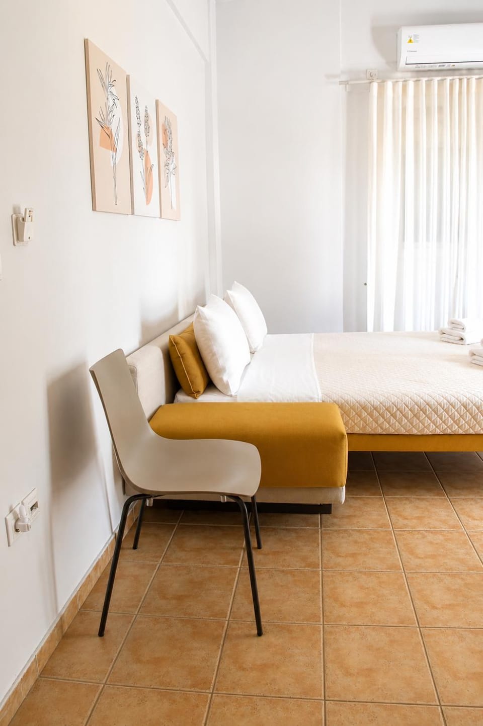 Bed, Living room, Seating area