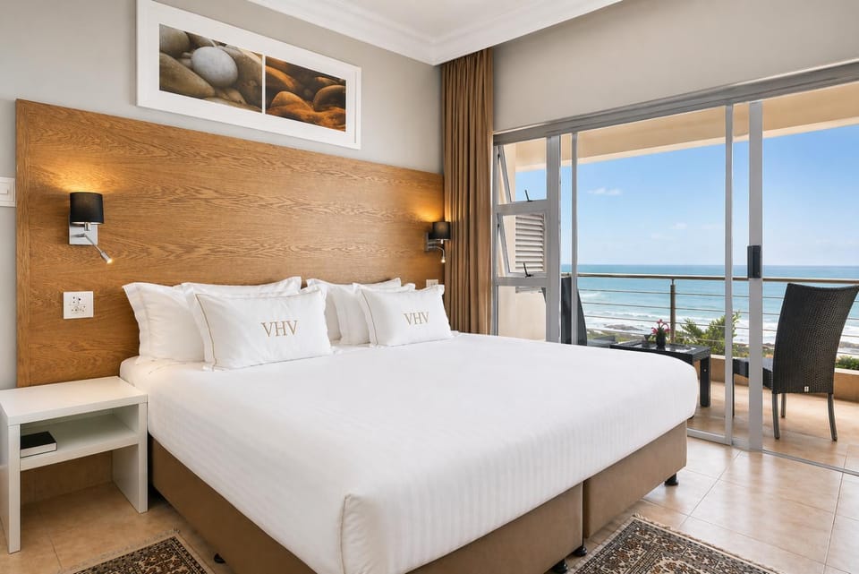 Bed, Balcony/Terrace, Photo of the whole room, Seating area, Bedroom, Garden view, Pool view, Sea view