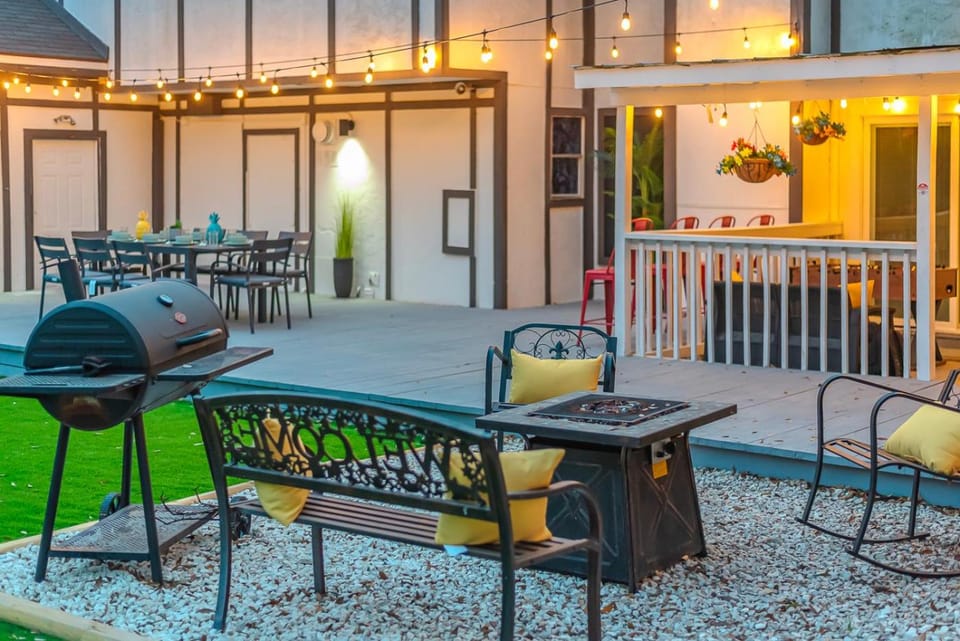 Pool, Gameroom & MiniGolf Enchanting Texas Home House in San Antonio