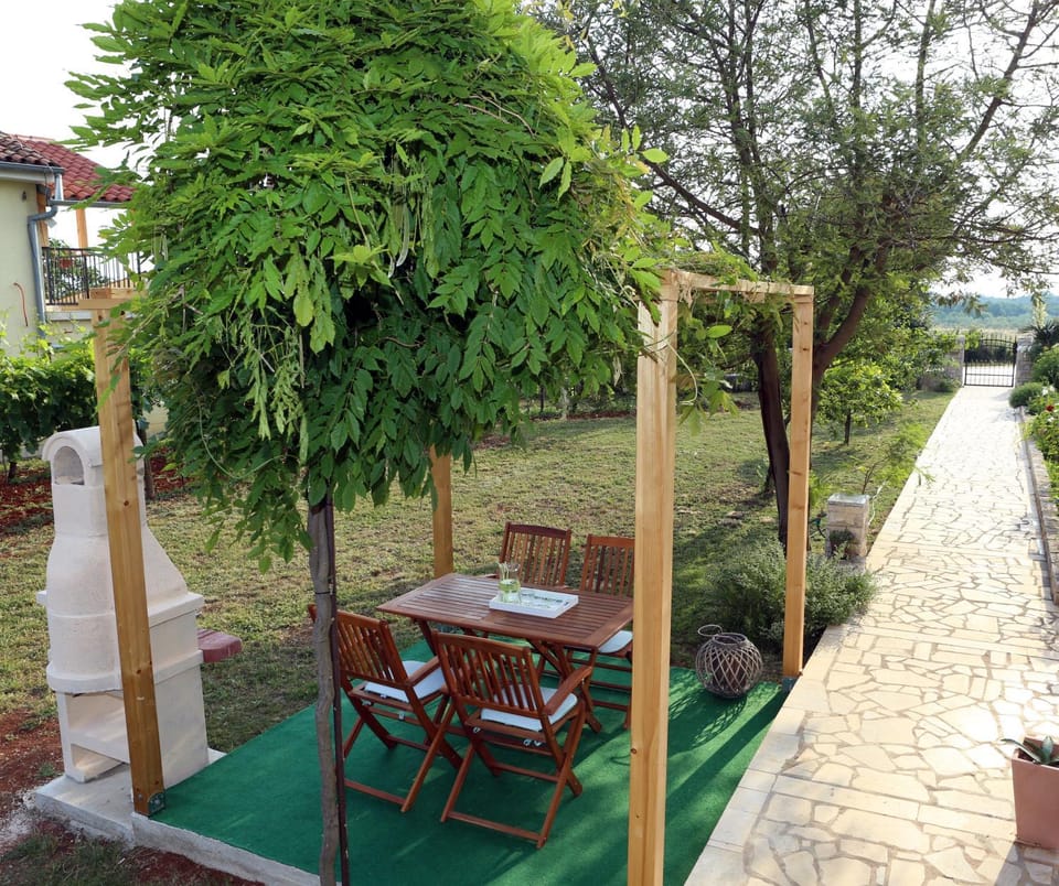 Garden Apartment in Pula
