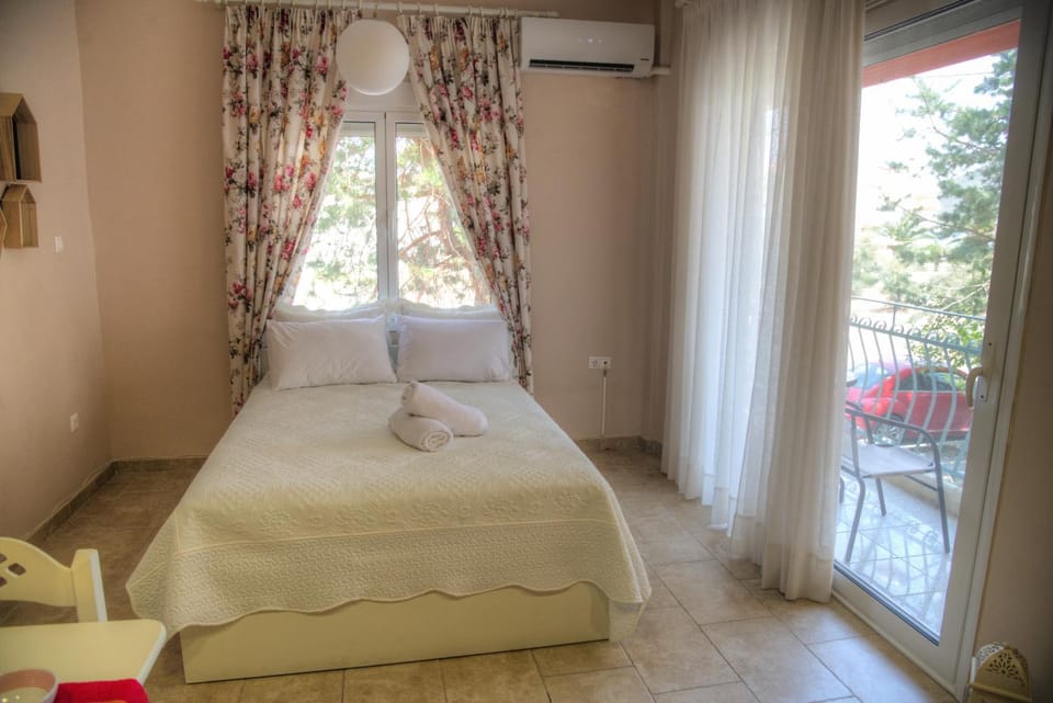 Seaside Studio Apartment in Nea Peramos